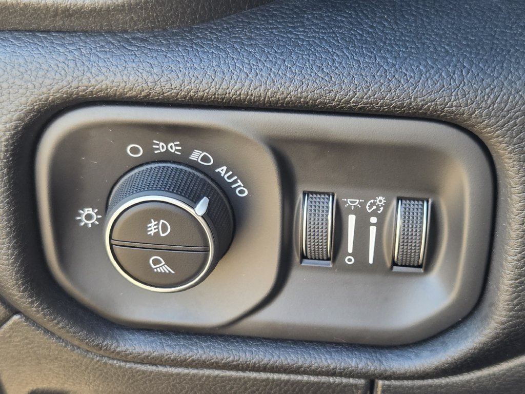 Used 2026 RAM 1500 Laramie AWD/4WD image 23