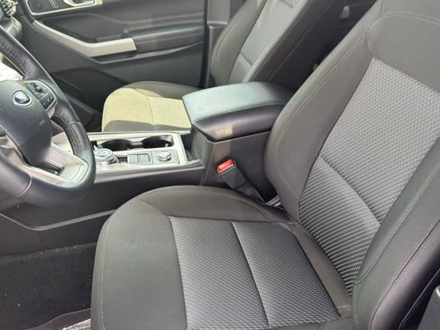 Used 2024 Ford Explorer XLT AWD/4WD image 11