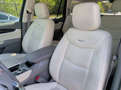 Used 2020 Cadillac XT6 Premium Luxury image 27