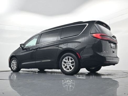Used 2022 Chrysler Pacifica Touring-L FWD image 45