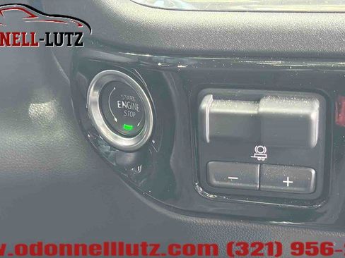 Used 2025 GMC Sierra 1500 SLT RWD image 21