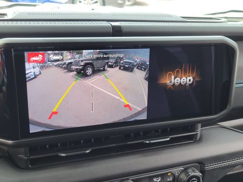 Used 2024 Jeep Wrangler High Altitude AWD/4WD image 10