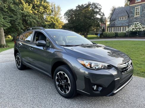Used 2023 Subaru Crosstrek 2.0i Premium image 2
