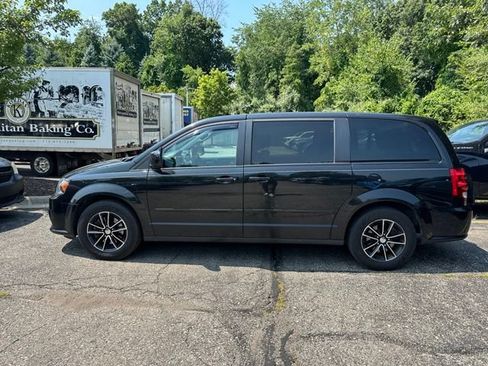 Used 2015 Dodge Grand Caravan SXT FWD image 2