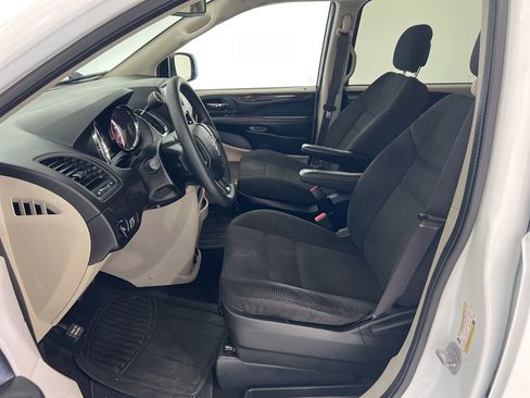 Used 2020 Dodge Grand Caravan SE w/ UConnect Hands-Free Group FWD image 15
