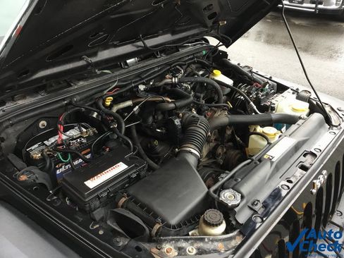 Used 2010 Jeep Wrangler Unlimited Sport image 28