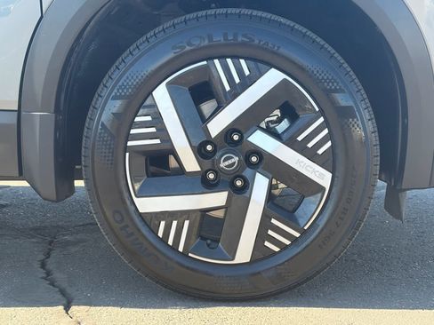 Certified 2025 Nissan Kicks SV image 9