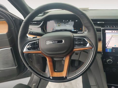 Used 2024 Jeep Grand Cherokee Summit AWD/4WD image 12