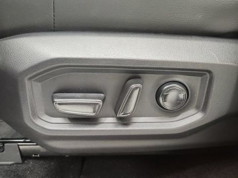 Used 2025 Toyota Tundra Limited w/ Power Package AWD/4WD image 13