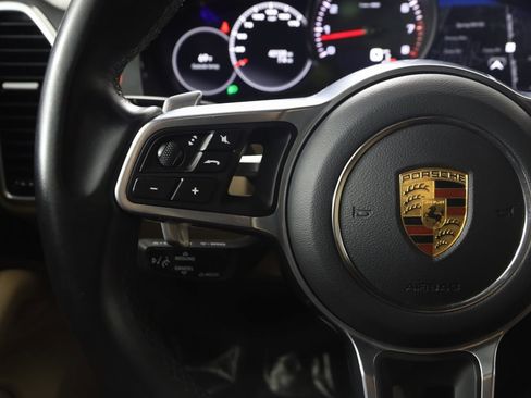 Used 2022 Porsche Cayenne Platinum Edition w/ Premium Package Plus image 18