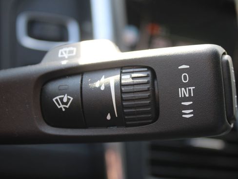 Used 2017 Volvo XC60 T6 Dynamic w/ Climate Package image 34