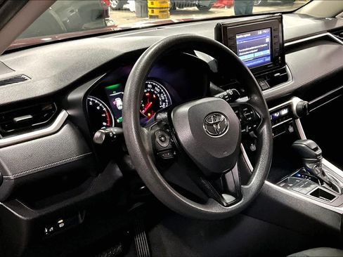 Used 2021 Toyota RAV4 LE image 18