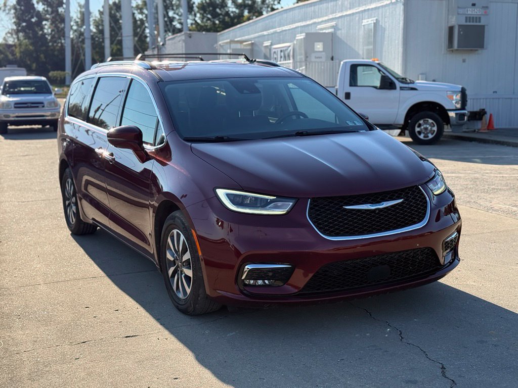 Used 2021 Chrysler Pacifica Touring-L FWD image 4