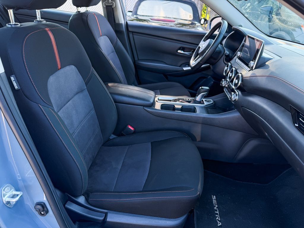 Used 2025 Nissan Sentra SR FWD image 10