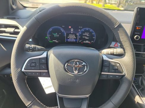 New 2026 Toyota Sienna Limited FWD image 8
