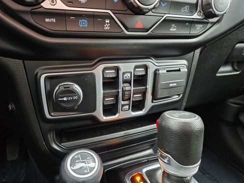 Used 2023 Jeep Wrangler Unlimited image 25