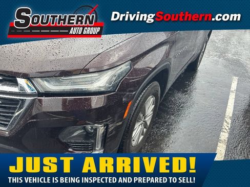 Used 2022 Chevrolet Traverse LT FWD image 1