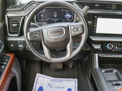 Used 2024 GMC Sierra 2500 Denali Ultimate AWD/4WD image 5