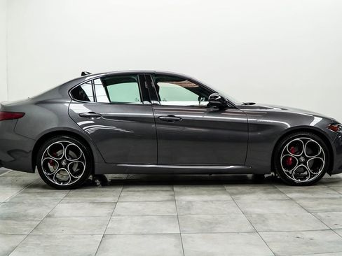 Used 2023 Alfa Romeo Giulia Veloce image 10