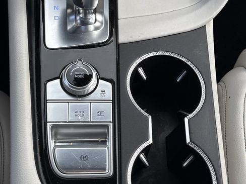 Used 2024 Genesis G70 2.5T image 22