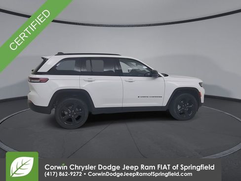 Used 2023 Jeep Grand Cherokee Limited w/ Black Appearance Package image 15