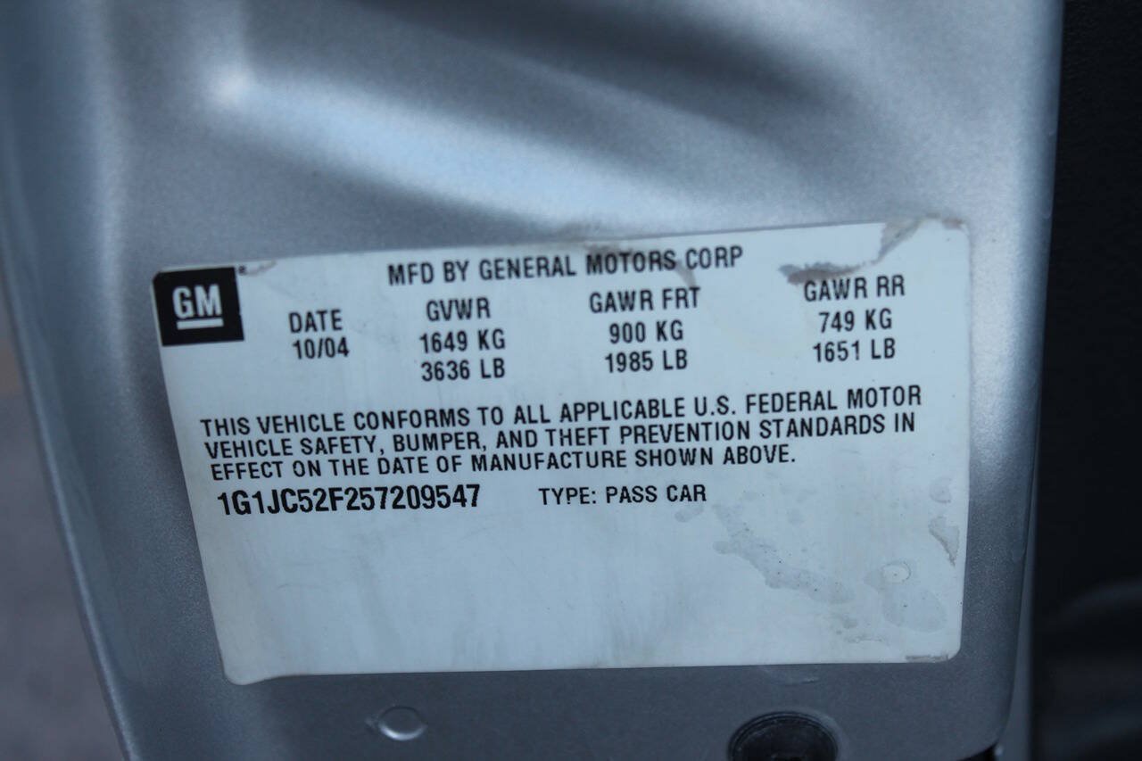 Used 2005 Chevrolet Cavalier Sedan w/ Preferred Equipment Group FWD image 39