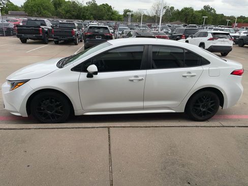 Used 2023 Toyota Corolla LE image 6