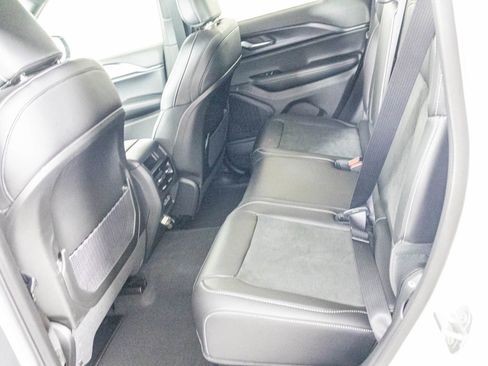 New 2025 Jeep Grand Cherokee Altitude image 27