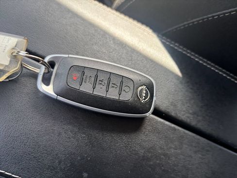 Used 2025 Nissan Rogue SV FWD image 27