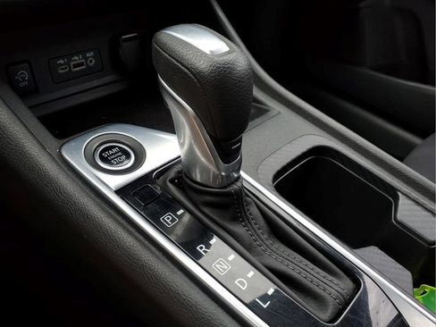 Used 2025 Nissan Sentra SV FWD image 13