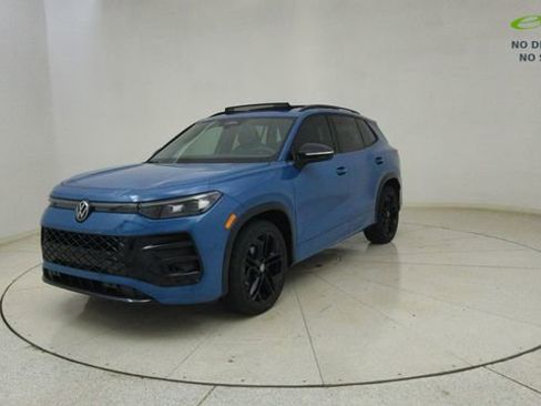 Used 2025 Volkswagen Tiguan SE R-Line FWD image 67