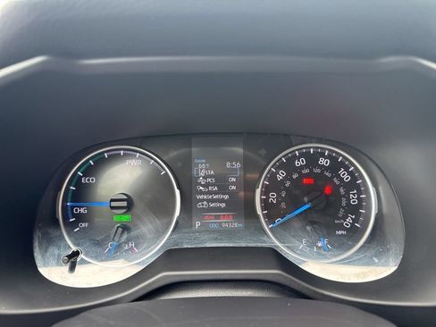Used 2021 Toyota RAV4 LE AWD/4WD image 16