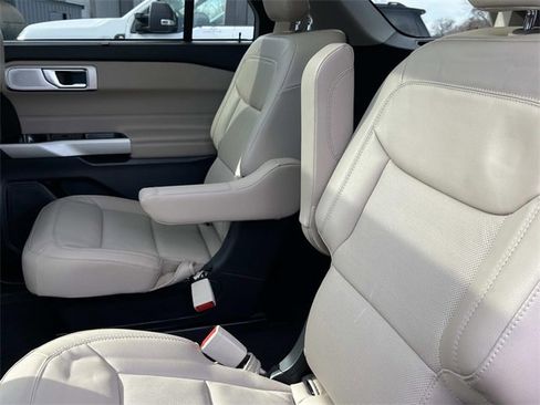 Used 2023 Ford Explorer Limited w/ Limited Technology Package image 22