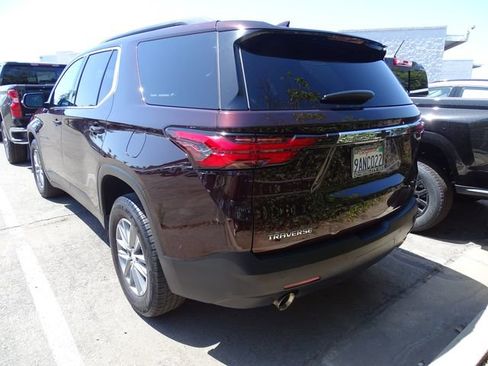 Used 2022 Chevrolet Traverse LT FWD image 2