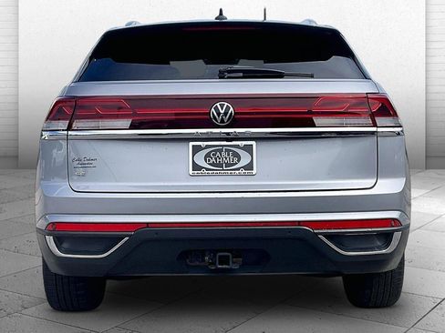 Used 2024 Volkswagen Atlas Cross Sport SE FWD image 3