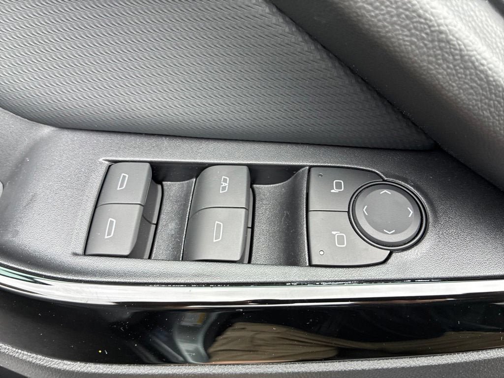 New 2027 Chevrolet Equinox LT AWD/4WD image 22