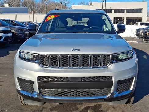 Used 2023 Jeep Grand Cherokee L Laredo image 2