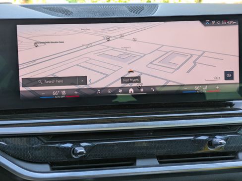 Used 2025 BMW X5 xDrive50e image 34