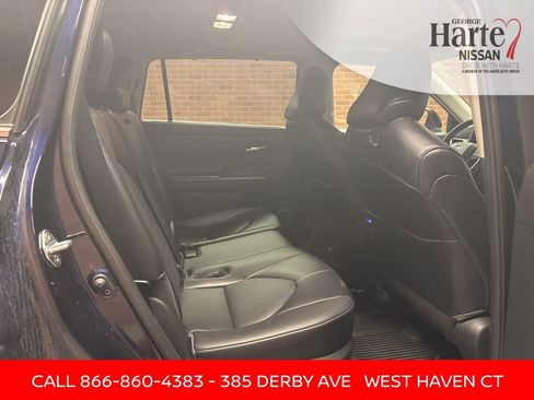 Used 2021 Toyota Highlander XLE image 29