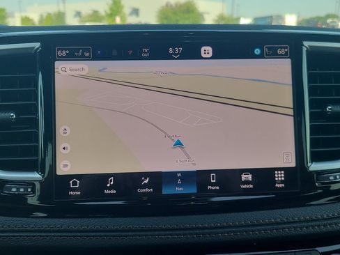 New 2026 Chrysler Pacifica Pinnacle w/ Trailer Tow Group AWD/4WD image 25
