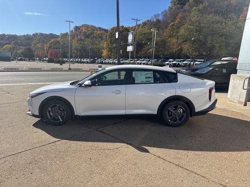 New 2025 Kia K4 LXS image 4