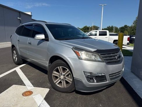 Used 2017 Chevrolet Traverse LT FWD image 1