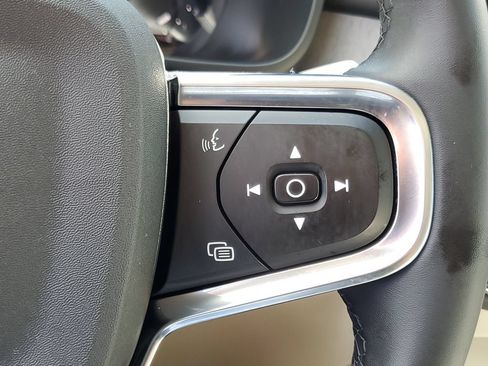 Certified 2024 Volvo XC40 B5 Plus AWD/4WD image 21
