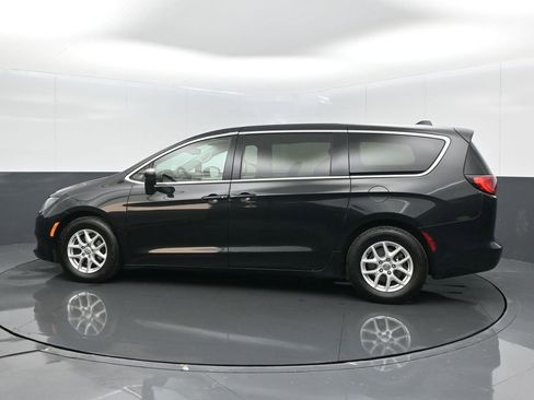 Used 2017 Chrysler Pacifica Touring image 13