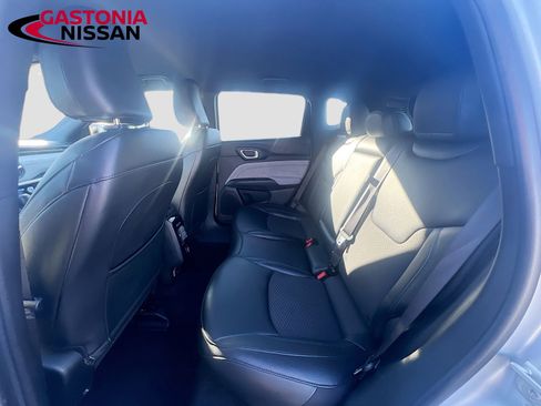 Used 2024 Jeep Compass Latitude image 30