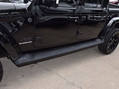 Used 2022 Jeep Gladiator Overland AWD/4WD image 30