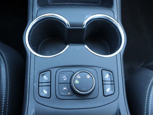 Certified 2024 GMC Terrain SLT image 28