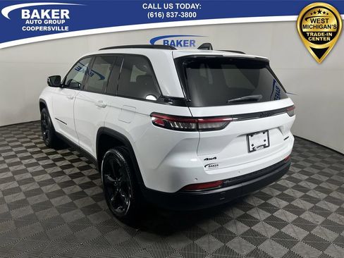 Used 2024 Jeep Grand Cherokee Limited w/ Black Appearance Package image 7