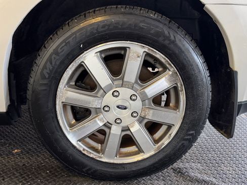 Used 2009 Ford Taurus SEL image 8