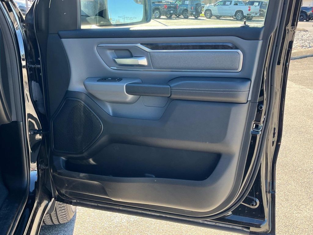 Used 2022 RAM 1500 Big Horn AWD/4WD image 12